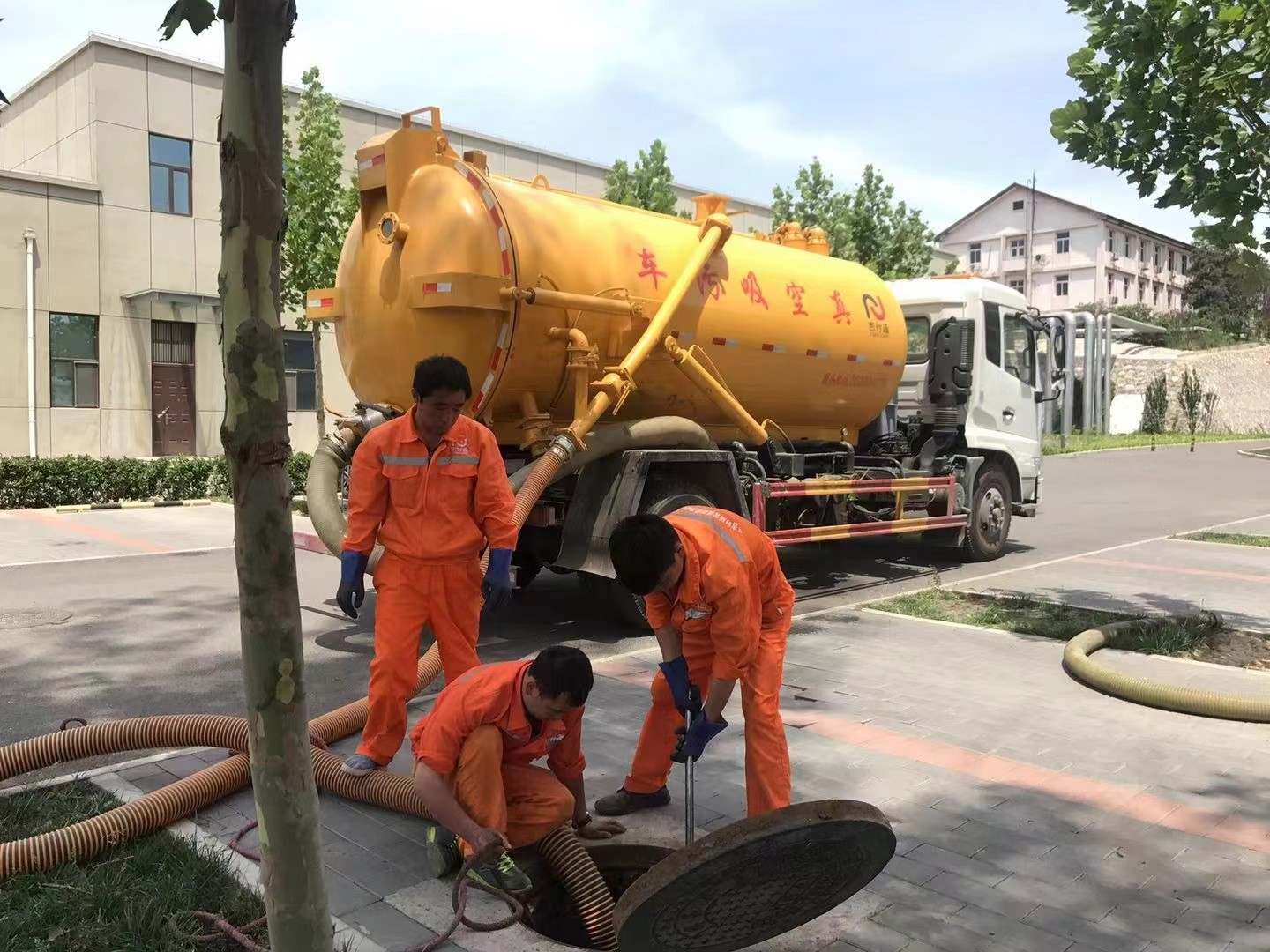 萨尔图化粪池清理与5-8吨吸粪车施工效率分析